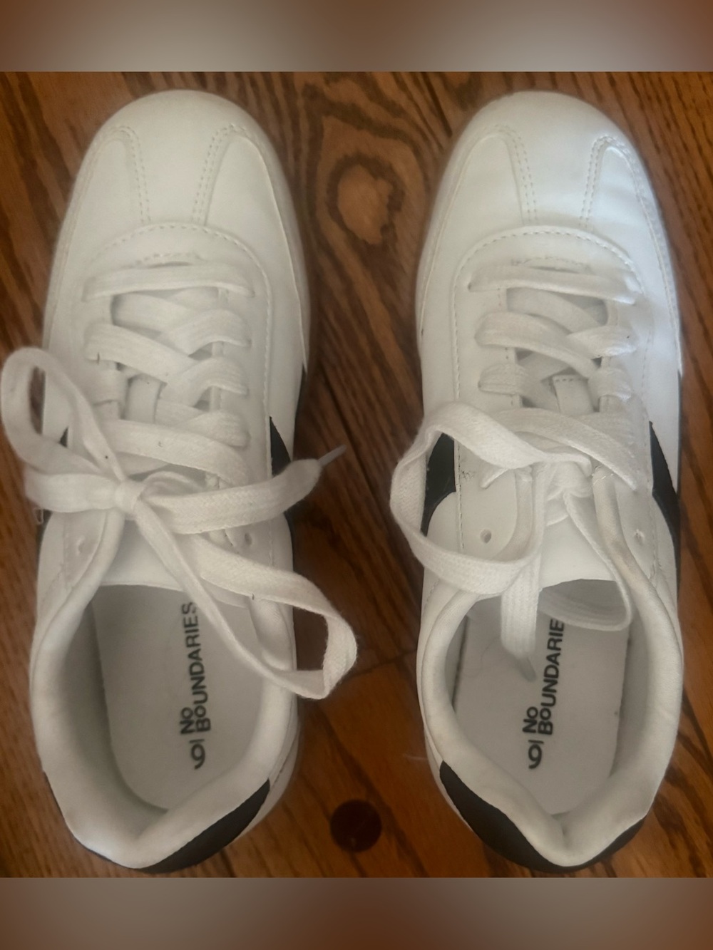No Boundaries White and Black Women's Lace-Up Sneakers